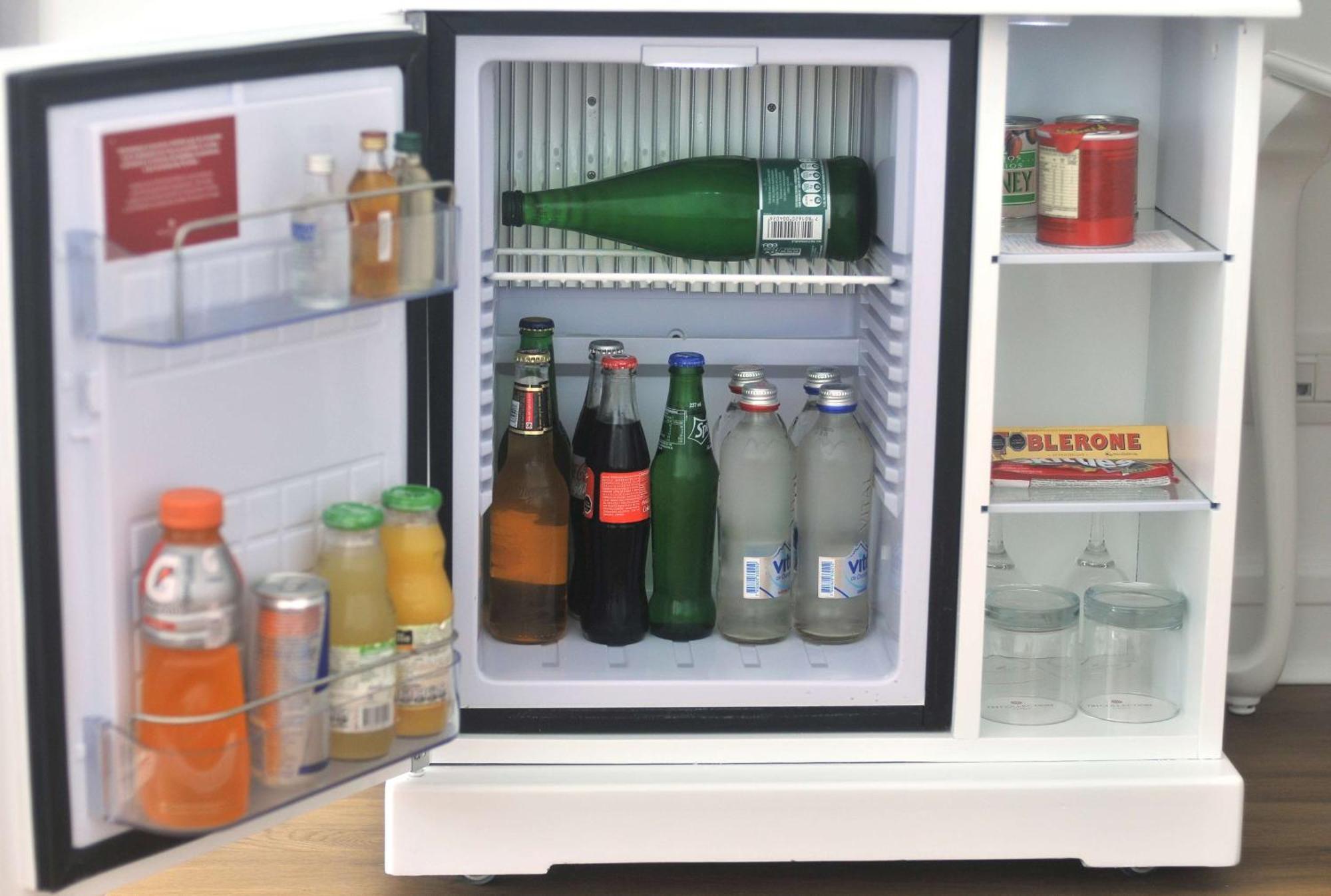 โรงแรม เอ็นเอช คอลเลคชัน พลาซา ซานเทียโก ซานติอาโก ภายนอก รูปภาพ A mini-bar