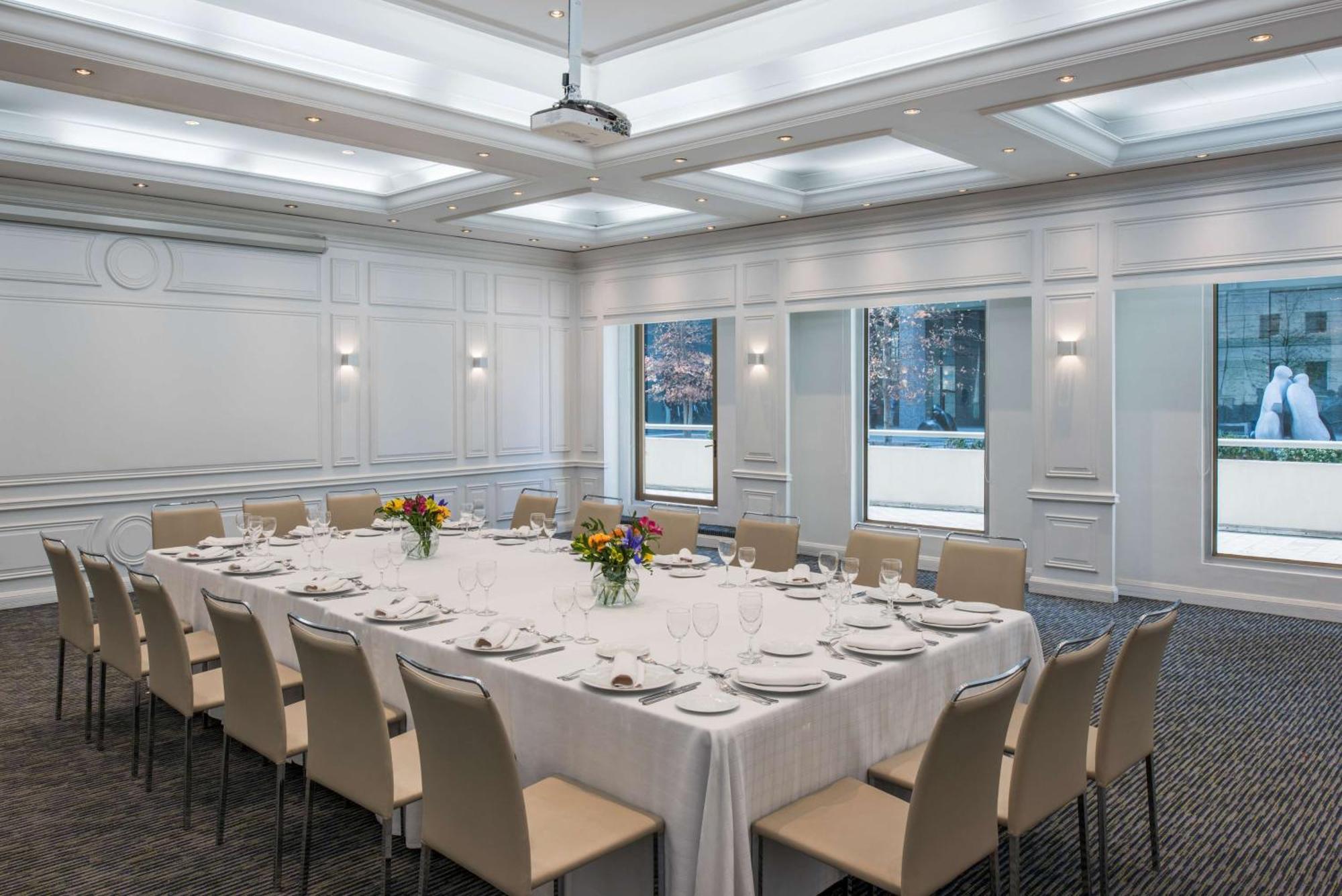 โรงแรม เอ็นเอช คอลเลคชัน พลาซา ซานเทียโก ซานติอาโก ภายนอก รูปภาพ The Boardroom
