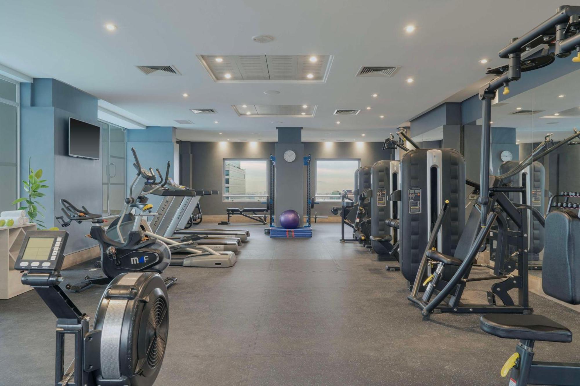โรงแรม เอ็นเอช คอลเลคชัน พลาซา ซานเทียโก ซานติอาโก ภายนอก รูปภาพ The gym at the hotel